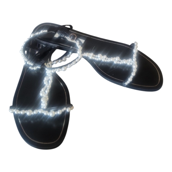 Chic Black Sandals with Pearl Detailing - Picture 3 of 7